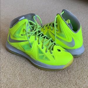 Nike Air Max LeBron James X Volt Basketball Shoes